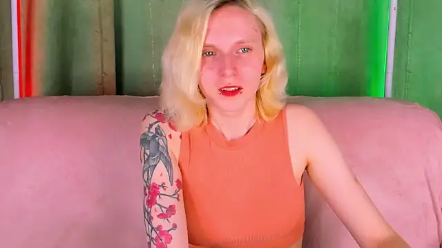 LikiLipsn Live XXX chat