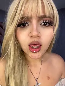 lya_nekko_ élő XXX-chatje