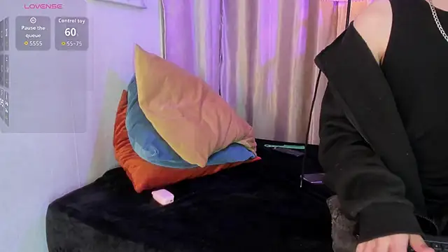Demian_Hush Pertunjukan Webcam