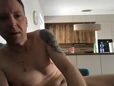 Show modela deepstrokepound na web-kameri