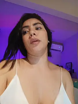 Sara-215 Chat XXX in diretta