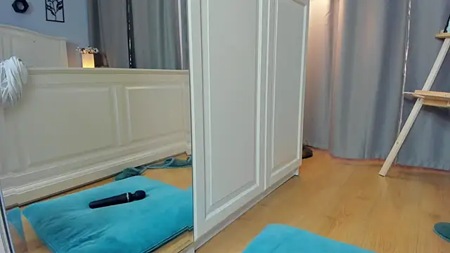 LavenderMitten's Live XXX Chat