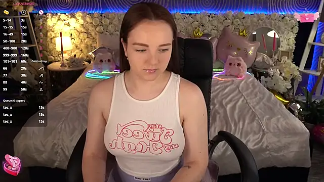 FoxyShy's Live XXX Chat
