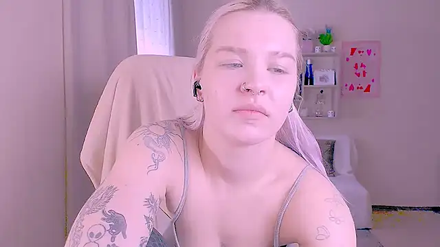 Hot_Blonda élő XXX-chatje