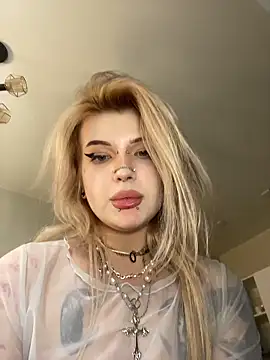 DriveThruCiri Show in webcam
