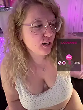 Webkamerová show CurvyAnonymousGirl89