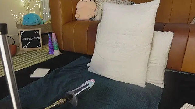 Taylorlove303's Webcam Show