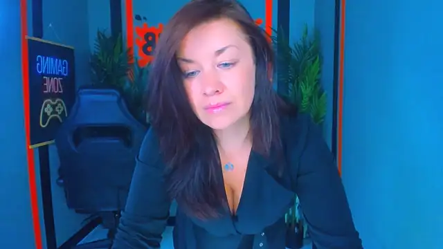 AnaMills Adlı Modelin Canlı XXX Sohbeti