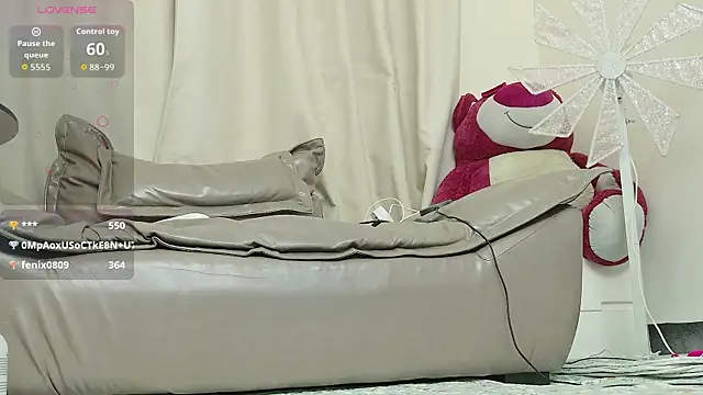 fox-yiyi's Live XXX Chat