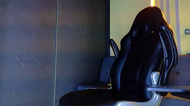 Show modela ALANNFERRER na web-kameri