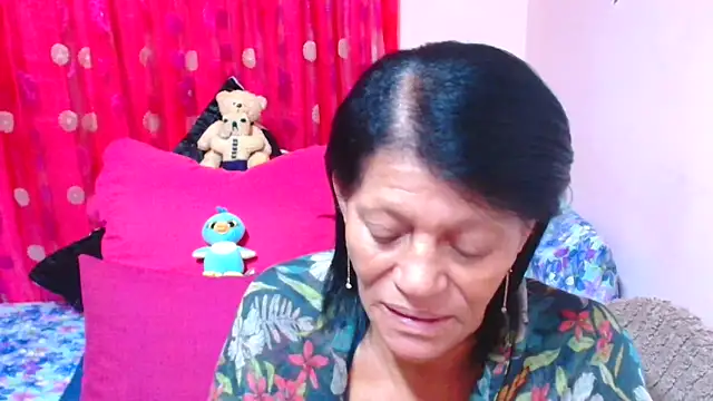 Chat +18 de SLUTTYROXY ao vivo