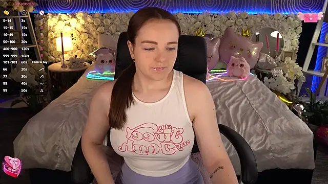 FoxyShy's Live XXX Chat