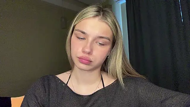 EarthaStinett Adlı Modelin Canlı XXX Sohbeti