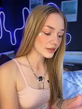 Chat +18 de MilaMoone ao vivo