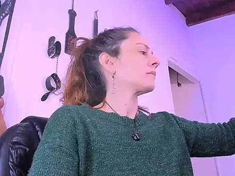 Chat XXX en directo de DommePoleDance
