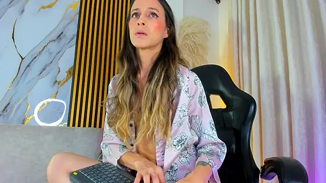 Show modela TinaJaneo_01 na web-kameri