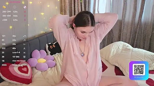 ConstanceHelms' Live XXX Chat