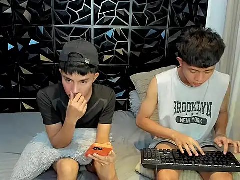 แชท XXX สดของ roberthugecock