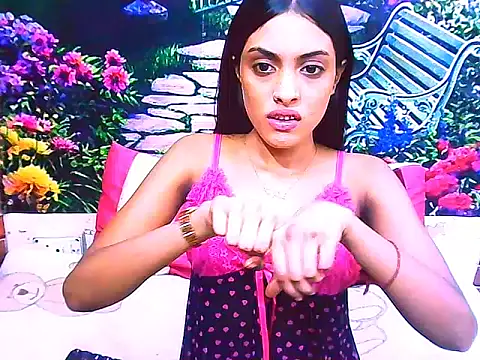 IndianPretty14u2Luv's Live XXX Chat