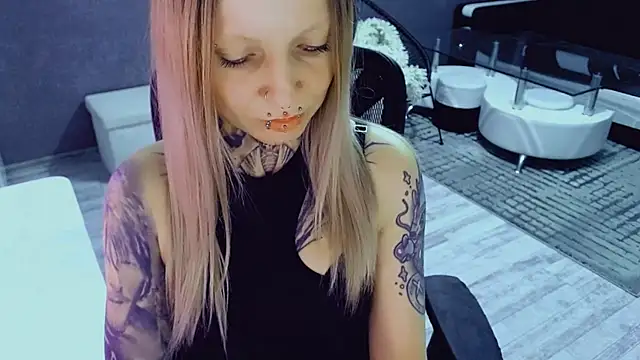 InesGold élő XXX-chatje