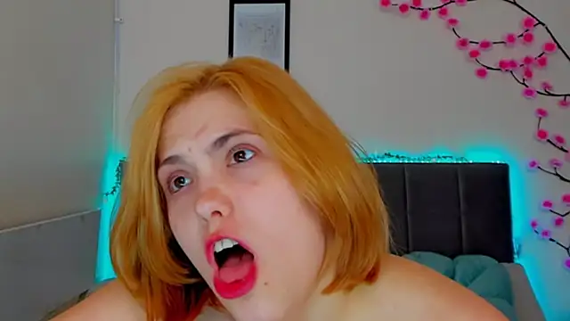 DellaRows live XXX chat