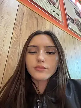 AnitaFly Adlı Modelin Canlı XXX Sohbeti
