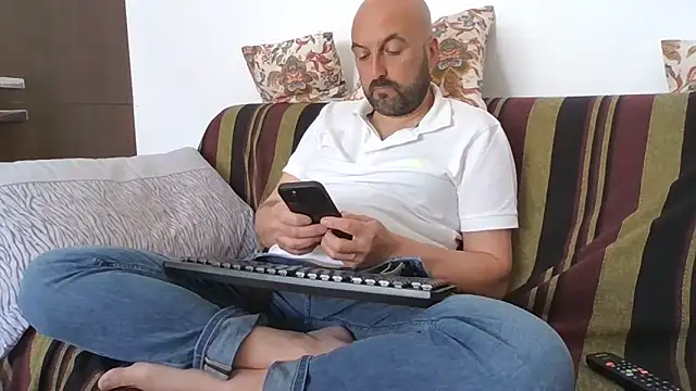 maxxxio12's Webcam Show