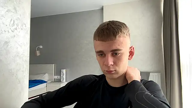 Show modela SoloFury na web-kameri