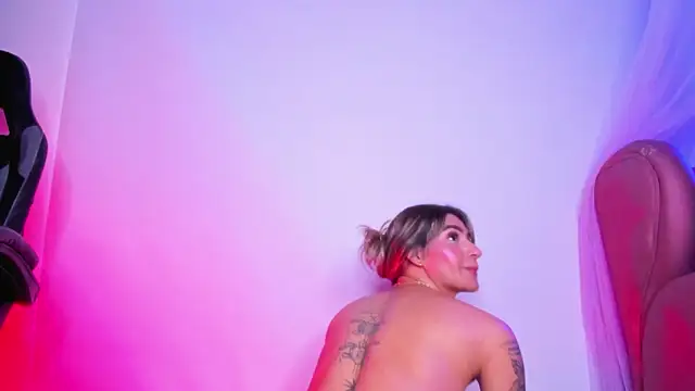 SweetTroubleeX webcam show