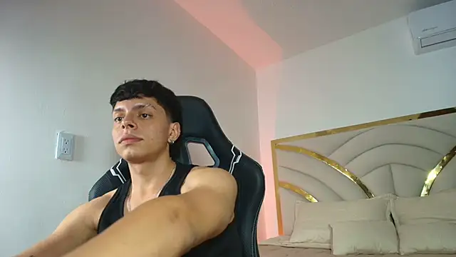 Milo_Storm webcam show