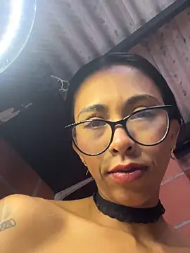 Emma__cumlovee webcam show