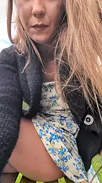 Risky_girl23_'s Webcam Show