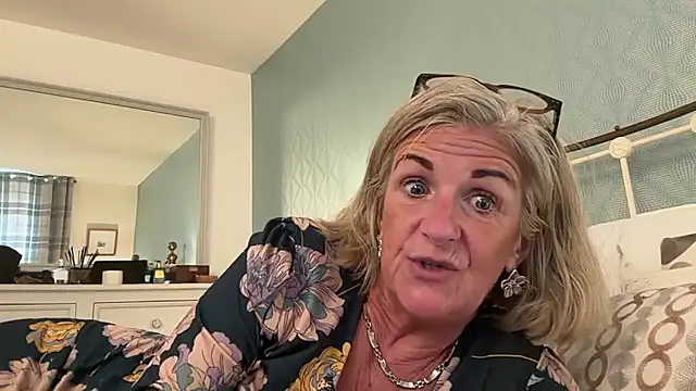 Chat XXX ao vivo de NaughtyMonicaUK