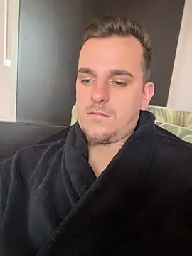 Huge_cock22cm's Webcam Show