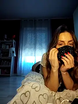 Akemi_rossi Show in webcam