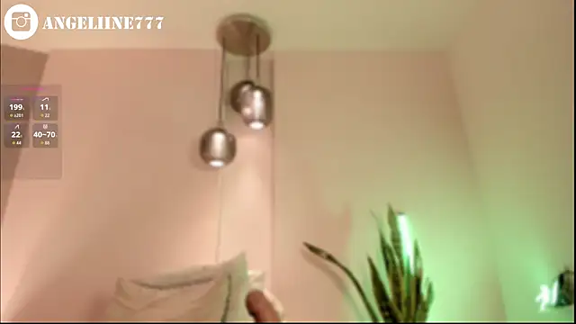 angeline-777's Live XXX Chat