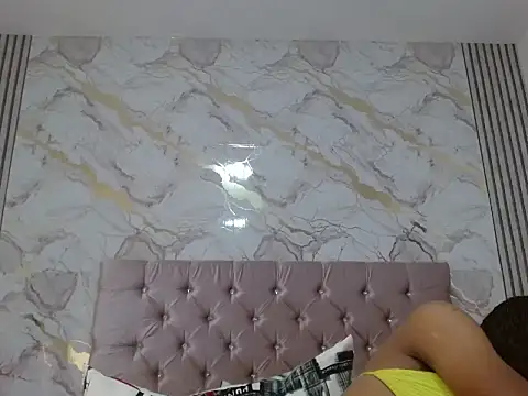 Pertunjukan Kamera Web Mia_Hiills