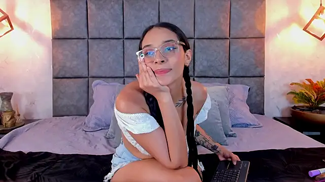 Chat +18 de Roseaurora ao vivo