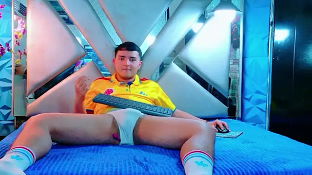 Oliver_Jamees Chat XXX in diretta