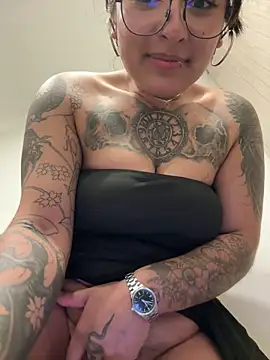 Chatroom XXX en direct de Rae_Lil_White