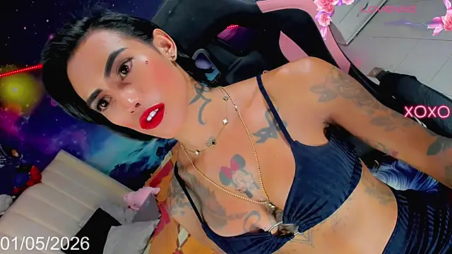 Nella_Dolls Show in webcam