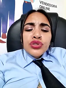 Chatroom XXX en direct de MAYE__13