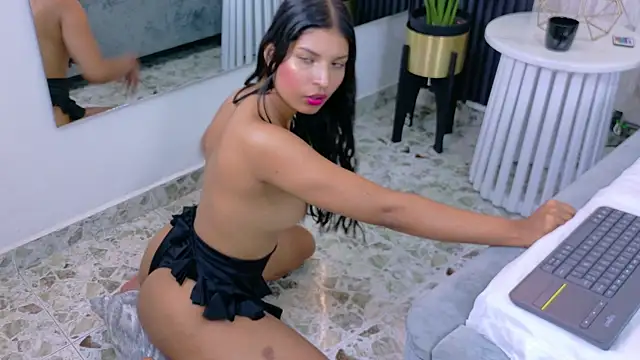 AnnaLoren_ Chat XXX in diretta