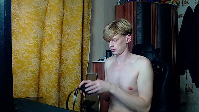 shy_redstar's Live XXX Chat