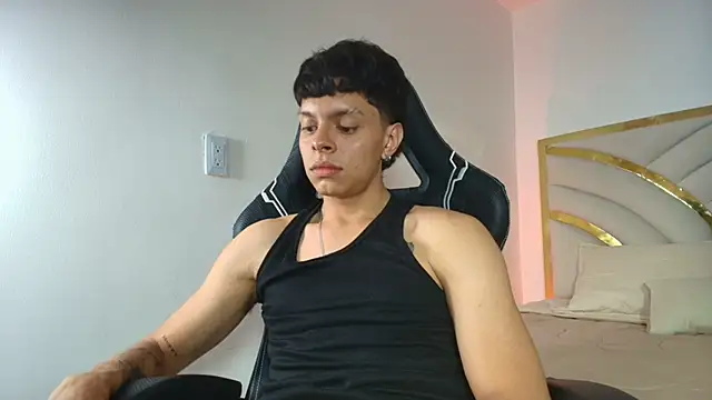 Chat XXX en directo de Milo_Storm