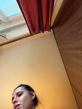 Hotmomcheckk_'s Webcam Show