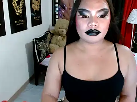 TSbrianaHugeCock 在線直播表演