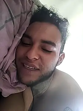 Hzbrandon11 Show in webcam