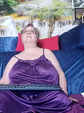 QueenPammy1 即時 XXX 聊天