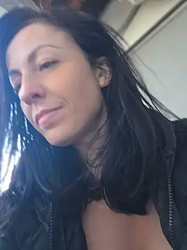 Risky_woman live XXX chat